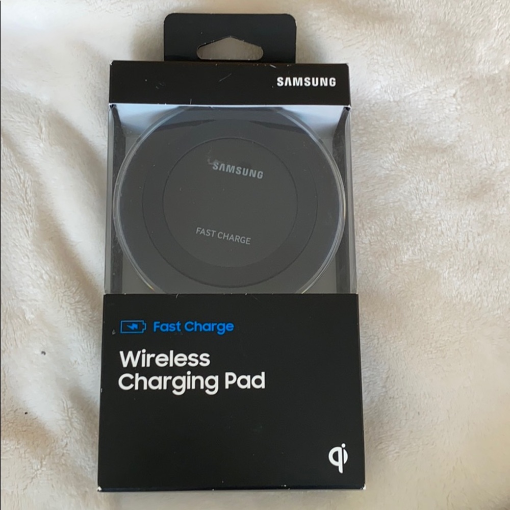 Samsung wireless charging pad - NIB NEVER OPENED